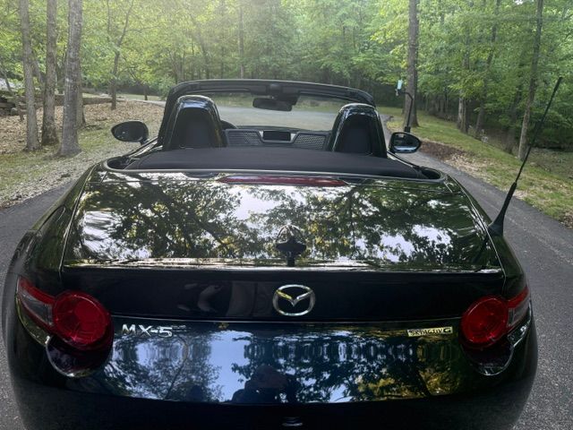 Used 2021 MAZDA MX-5 Miata Club RWD image 8