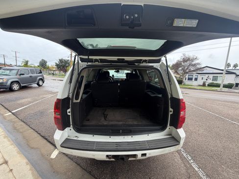 Used 2008 Chevrolet Suburban LTZ w/ LTZ Preferred Equipment Group image 8