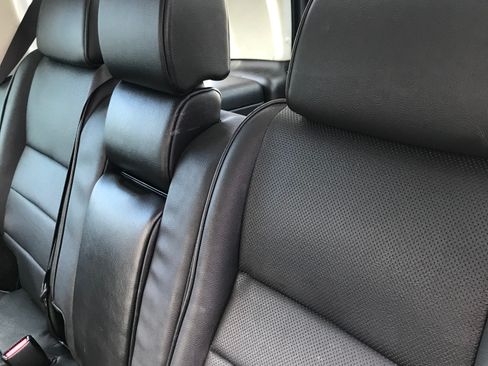 Used 2003 Land Rover Discovery S image 2