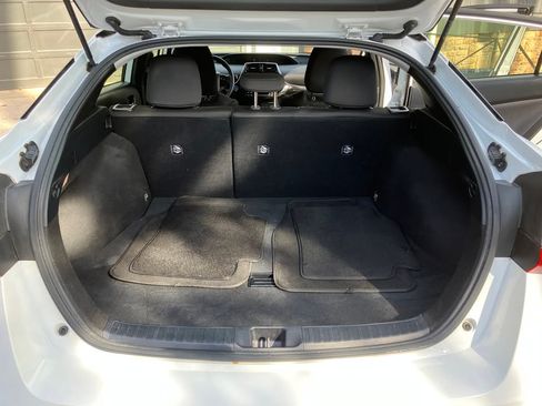 Used 2022 Toyota Prius LE image 11