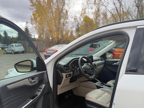 Used 2021 Ford Escape SEL image 6