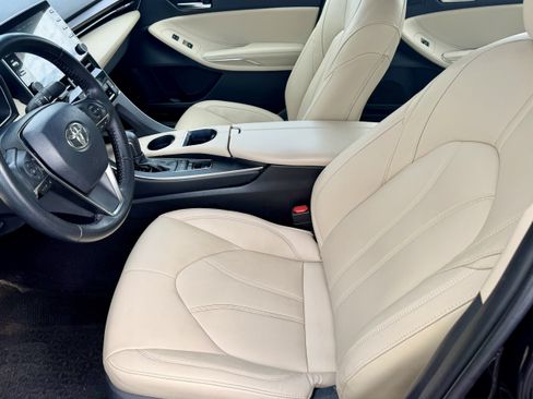 Used 2019 Toyota Avalon XLE w/ Moonroof Package FWD image 13