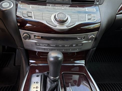 Used 2013 INFINITI M56 image 19