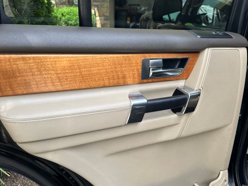 Used 2013 Land Rover LR4 HSE AWD/4WD image 17