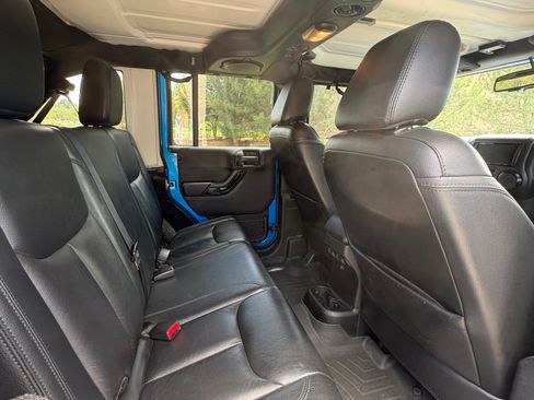 Used 2014 Jeep Wrangler Unlimited Sahara AWD/4WD image 12