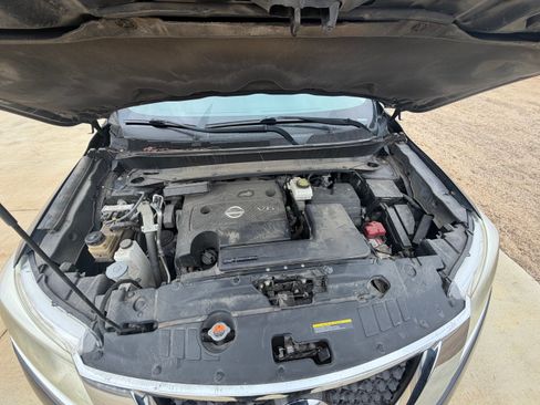 Used 2014 Nissan Pathfinder SV image 19