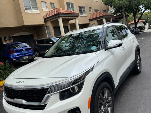Used 2022 Kia Seltos S FWD image 4