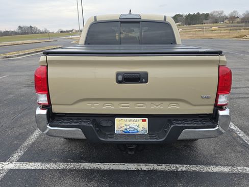 Used 2017 Toyota Tacoma SR5 w/ Tow Package image 14
