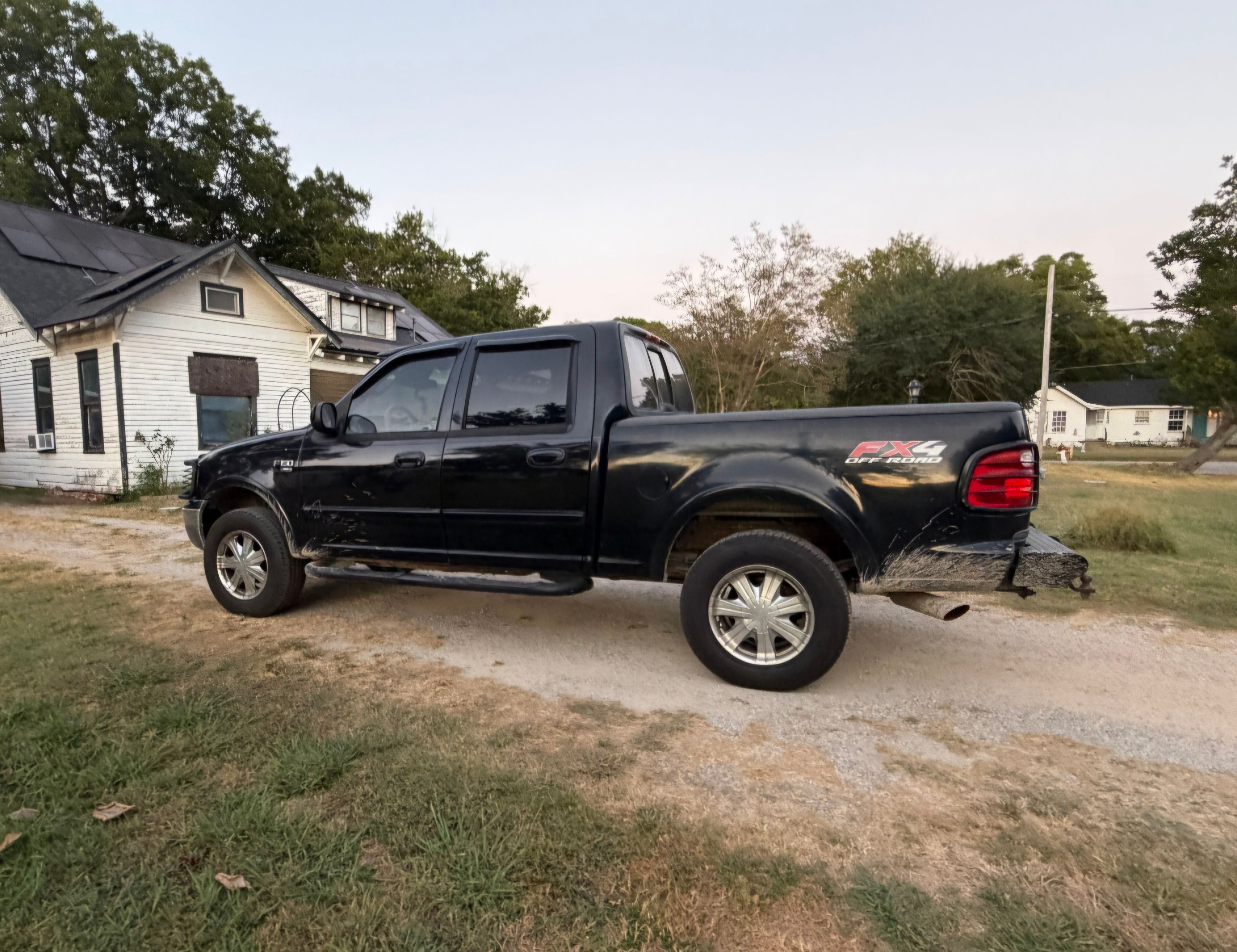 Used 2002 Ford F150 4x4 SuperCrew image 1