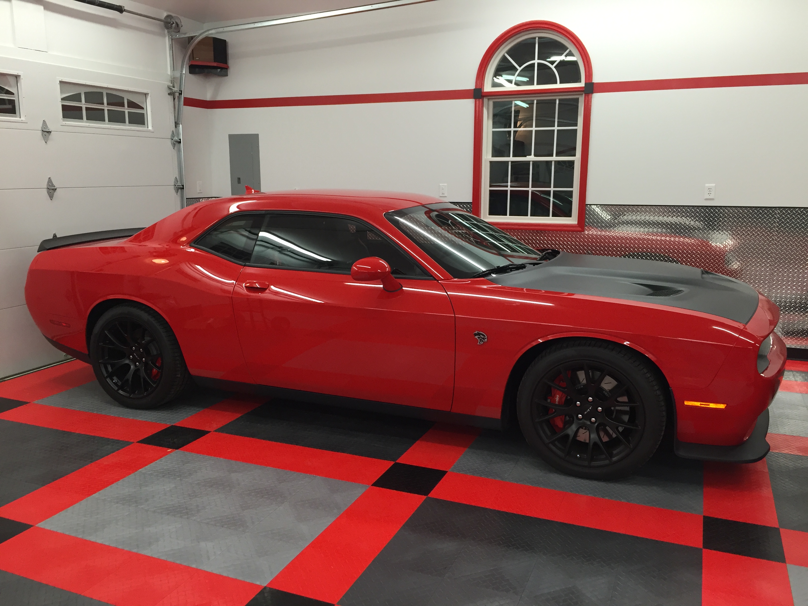 Used 2015 Dodge Challenger SRT Hellcat RWD image 2