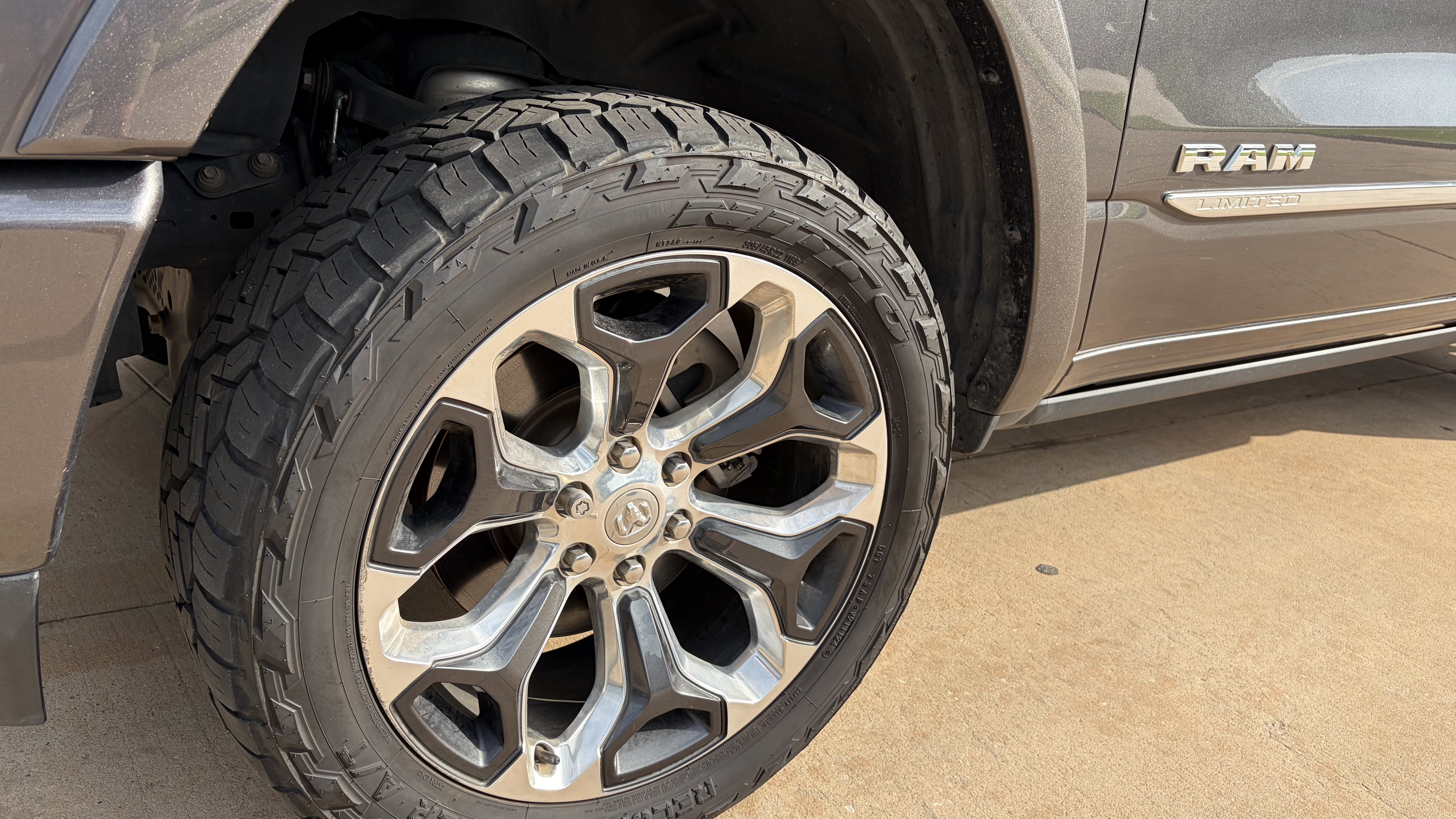 Used 2019 RAM 1500 Limited AWD/4WD image 9