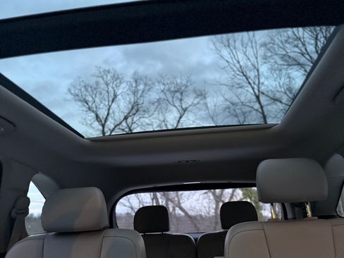 Used 2022 Kia Sorento SX w/ Panoramic Sunroof Package image 11