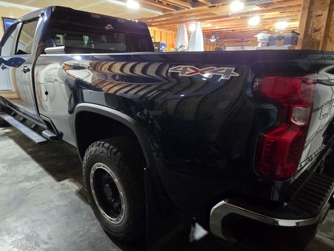 Used 2022 Chevrolet Silverado 2500 LT w/ Convenience Package image 8