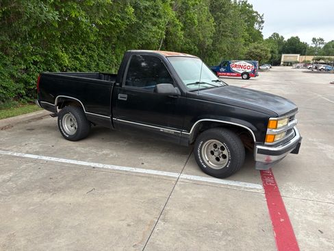 Used 1998 Chevrolet Silverado 1500 2WD Regular Cab w/ Preferred Equipment Group 3 image 2