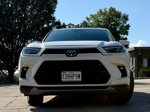 Used 2024 Toyota Grand Highlander AWD image 22
