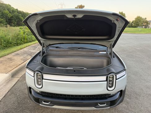 Used 2024 Rivian R1T Adventure AWD/4WD image 12