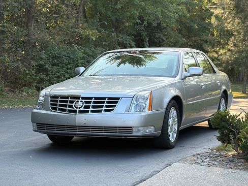 Used 2008 Cadillac DTS image 11