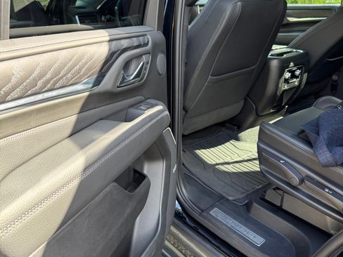 Used 2023 GMC Yukon Denali Ultimate image 12