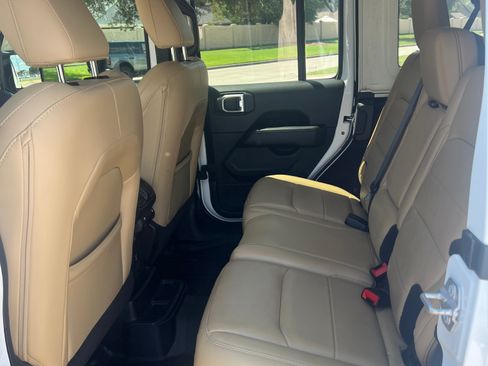 Used 2018 Jeep Wrangler Unlimited Sahara AWD/4WD image 23