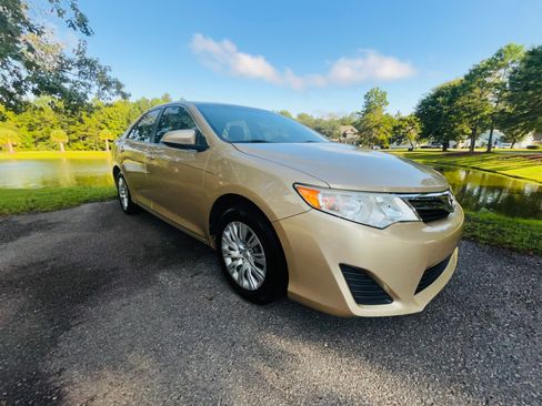 Used 2012 Toyota Camry LE FWD image 2