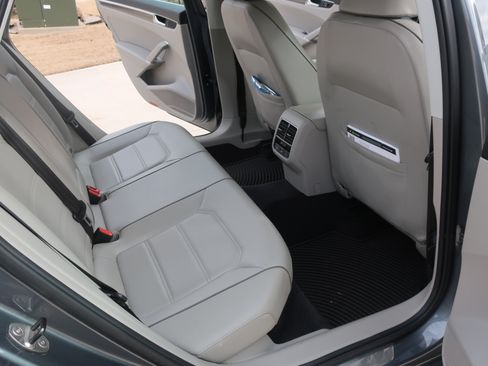 Used 2016 Volkswagen Passat 1.8T SE image 12