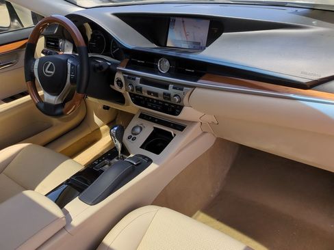 Used 2014 Lexus ES 300h image 26