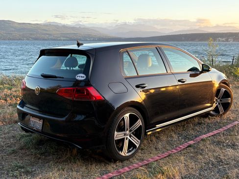 Used 2016 Volkswagen Golf 4-Door AWD/4WD image 2