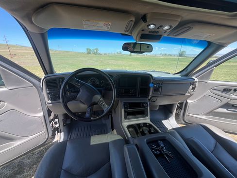 Used 2006 GMC Sierra 3500 SLT w/ Heavy-Duty Power Package AWD/4WD image 16
