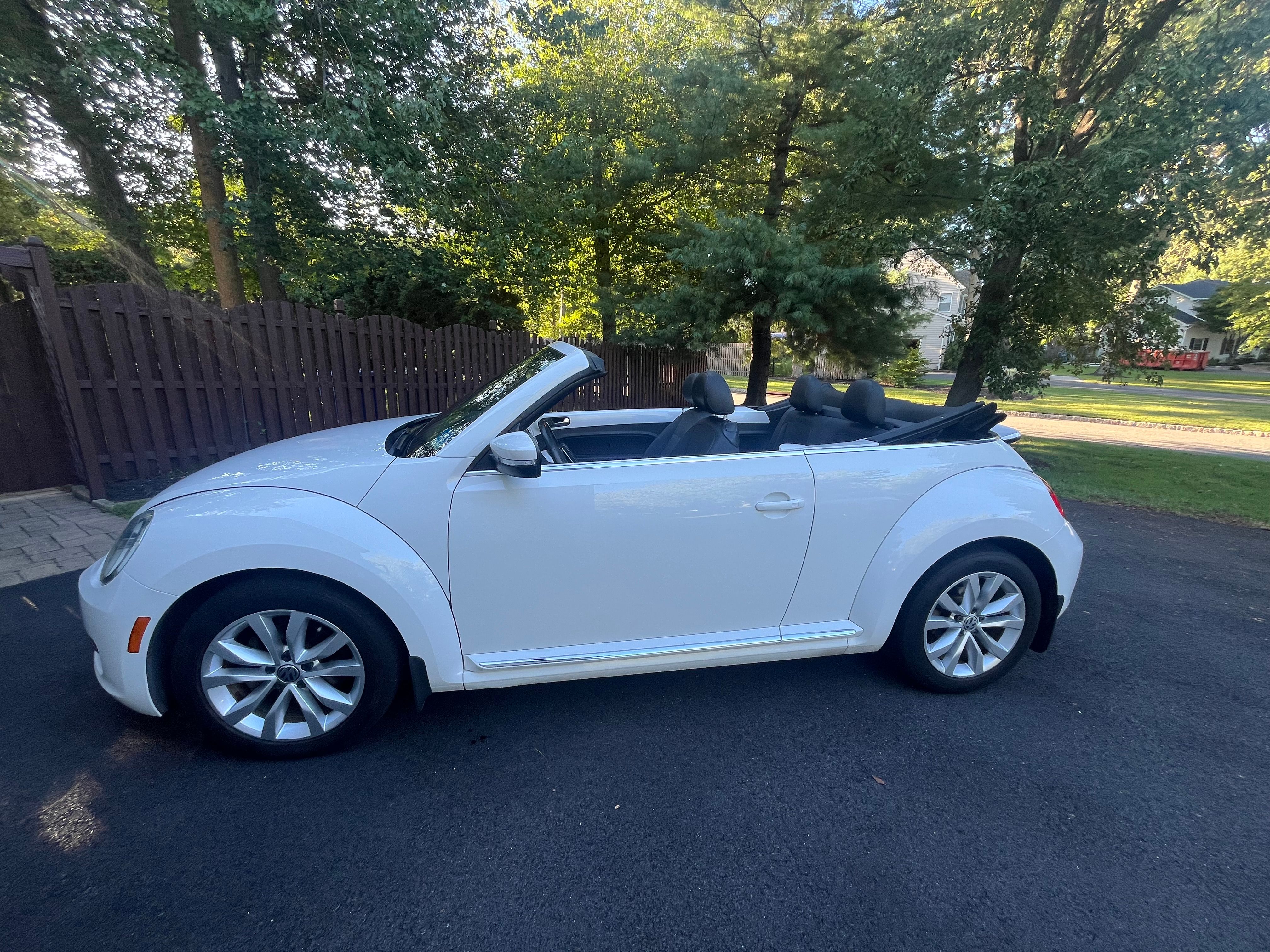 Used 2013 Volkswagen Beetle TDI FWD image 1