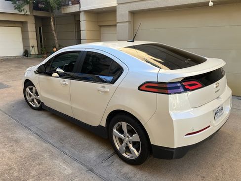 Used 2013 Chevrolet Volt Premium w/ Premium Trim Package image 4