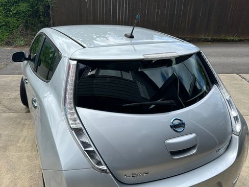 Used 2013 Nissan Leaf SV w/ LED & Quick Charge Pkg FWD image 8