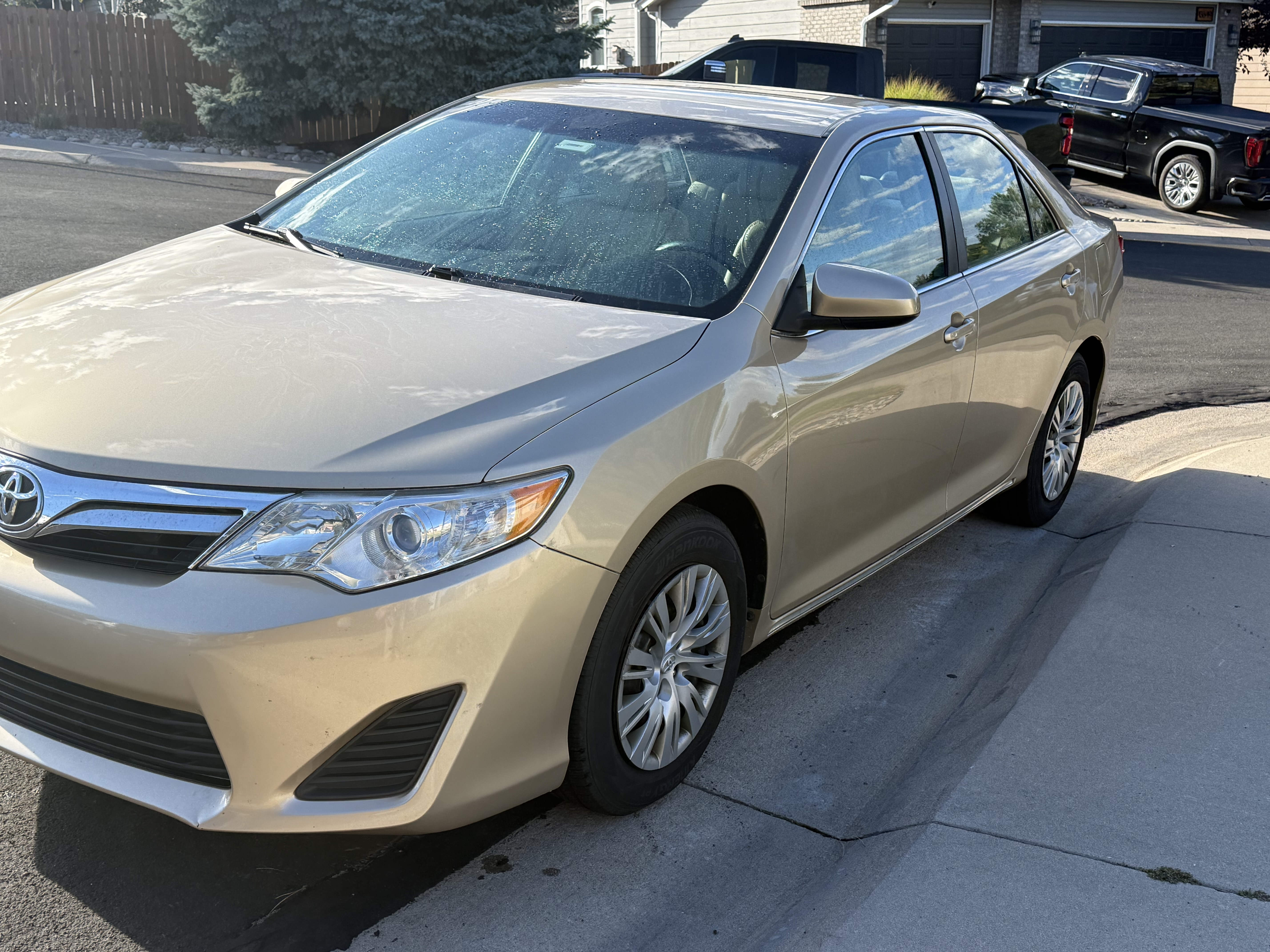 Used 2012 Toyota Camry LE FWD image 2