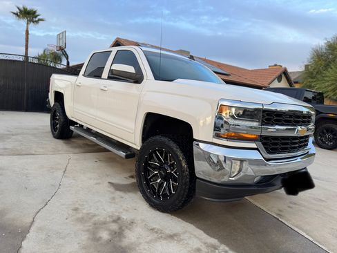 Used 2018 Chevrolet Silverado 1500 LT w/ Texas Edition image 4