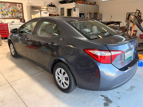 Used 2015 Toyota Corolla LE image 8