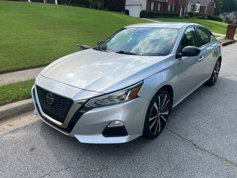 Used 2021 Nissan Altima 2.5 SR FWD image 2
