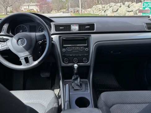 Used 2013 Volkswagen Passat 2.5 S image 4
