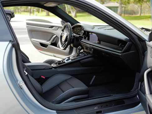 Used 2022 Porsche 911 GT3 image 18