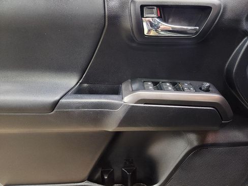 Used 2019 Toyota Tacoma TRD Off-Road image 23