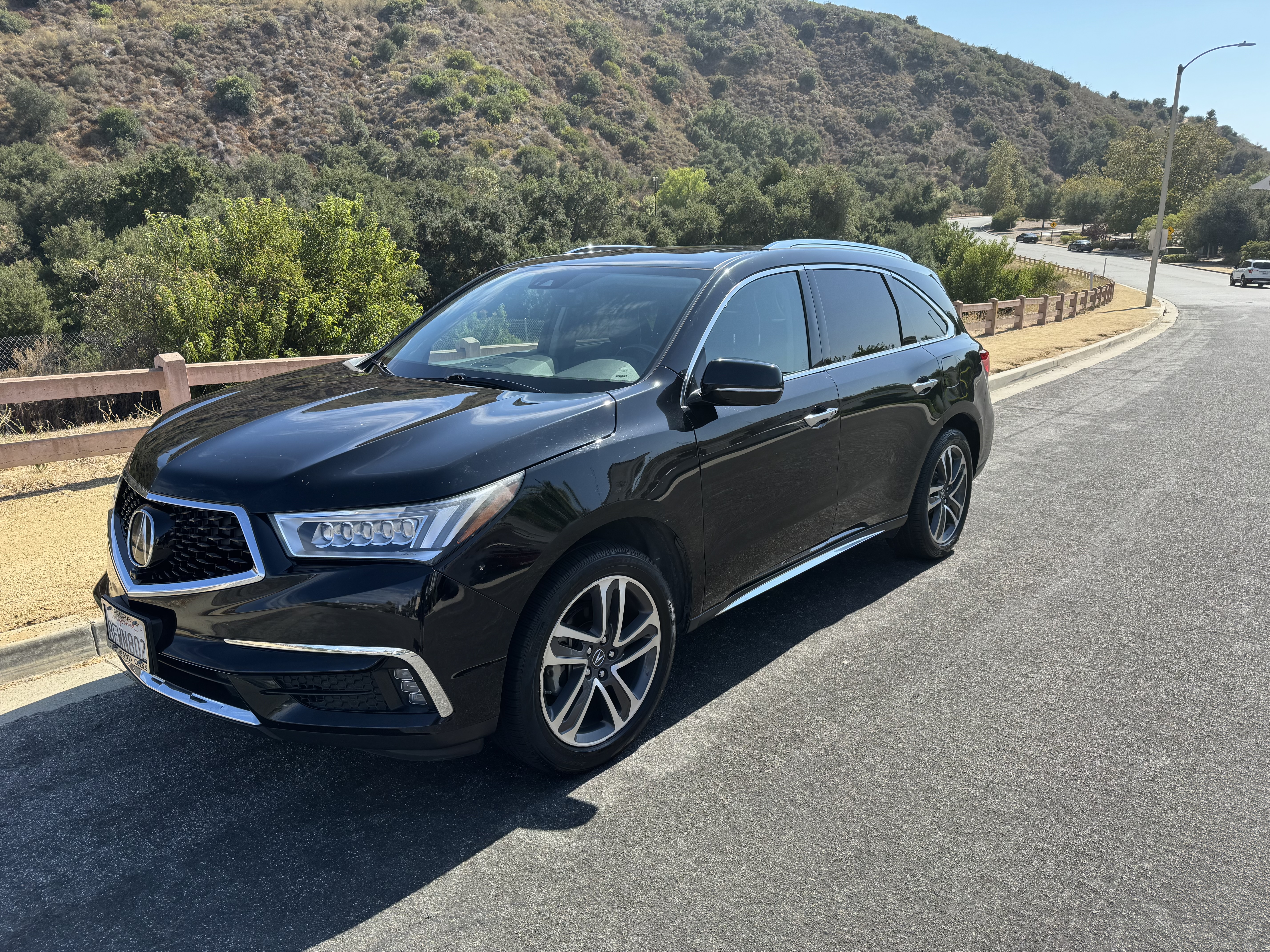 Used 2018 Acura MDX FWD w/ Advance Package image 2