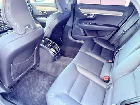 Used 2023 Volvo S90 B6 Plus image 5