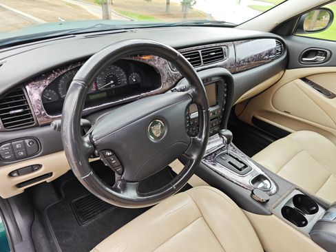 Used 2004 Jaguar S-TYPE R image 6