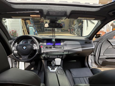 Used 2013 BMW M5 image 9