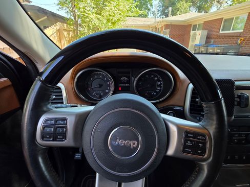 Used 2012 Jeep Grand Cherokee Overland Summit image 6