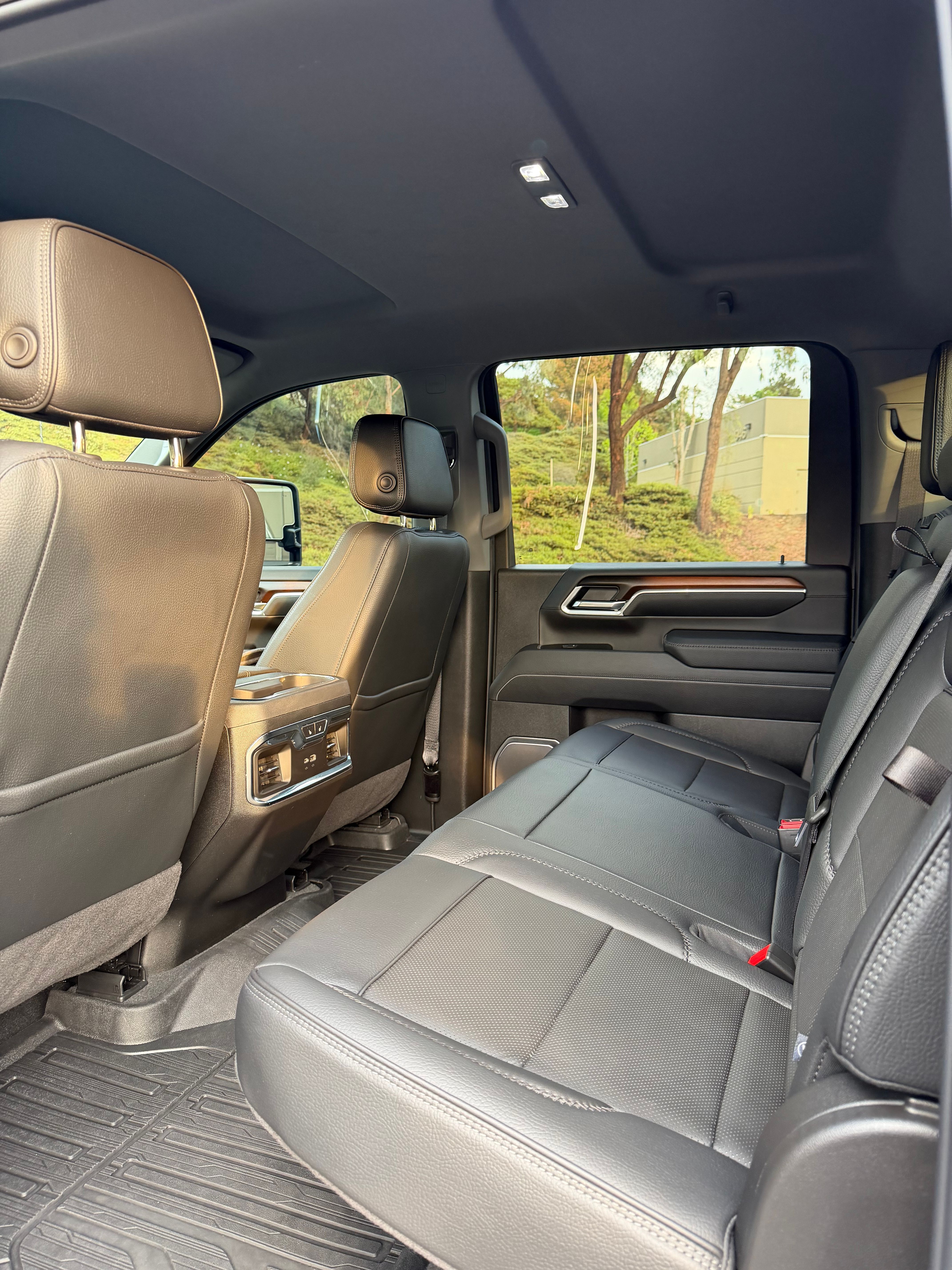 Used 2025 GMC Sierra 2500 Denali w/ Technology Package AWD/4WD image 18