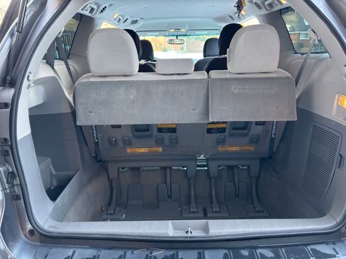 Used 2014 Toyota Sienna LE image 21