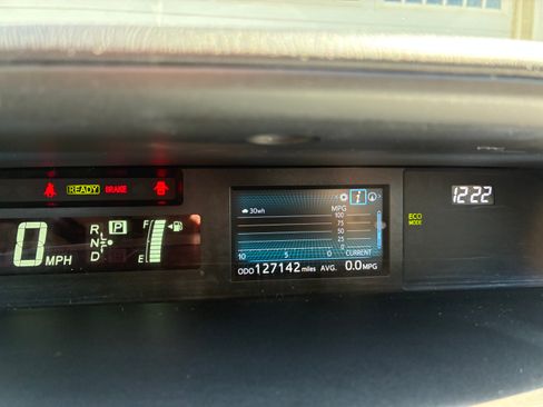 Used 2016 Toyota Prius V Four image 14