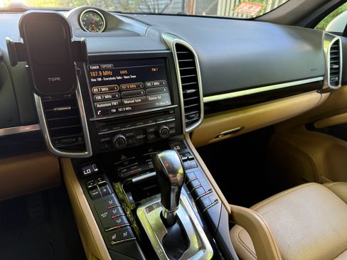 Used 2014 Porsche Cayenne Platinum Edition AWD/4WD image 5