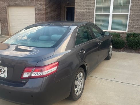 Used 2010 Toyota Camry LE image 4