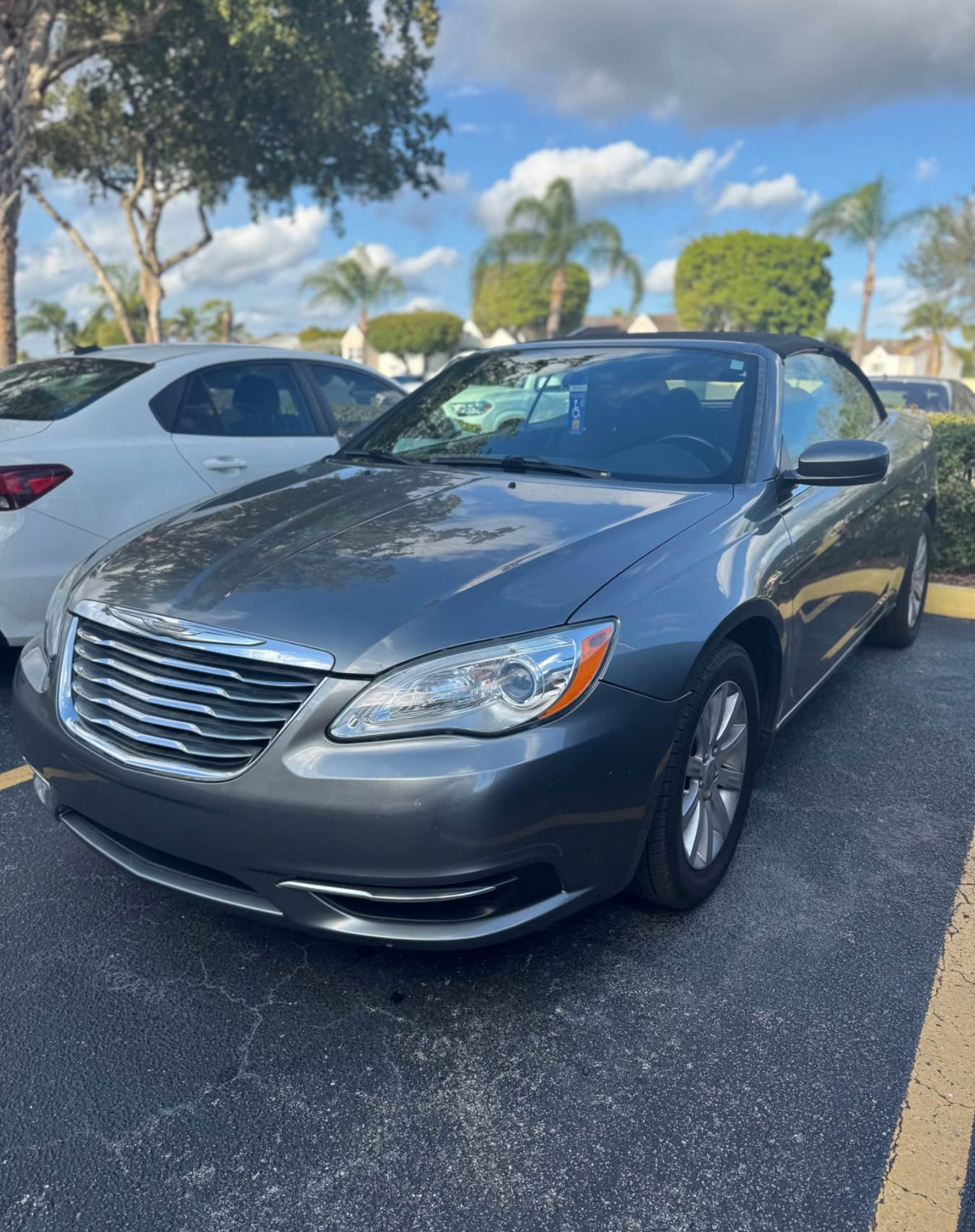 Used 2012 Chrysler 200 Touring FWD image 1