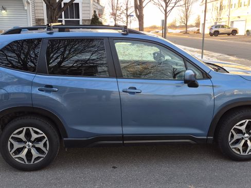 Used 2021 Subaru Forester Premium image 9